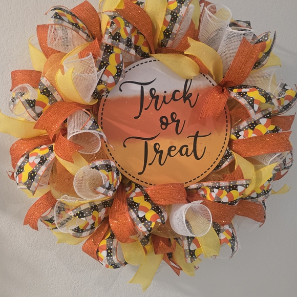 Halloween Trick or Treat Wreath - Picture 1 of 1